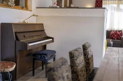 Ein Sitzbereich in der Unterkunft Chalet Veenroos