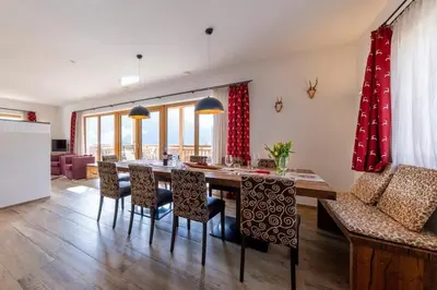 Ein Sitzbereich in der Unterkunft Chalet Veenroos