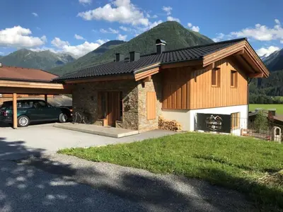 Ein allgemeiner Bergblick oder ein Berglick von des Chalets aus