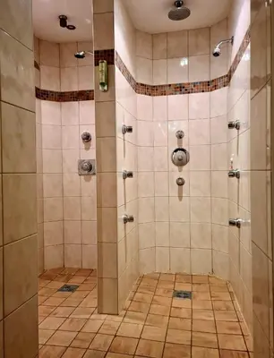 Ein Badezimmer in der Unterkunft Hotel Alpenhof***
