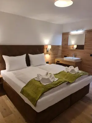 Ein Bett oder Betten in einem Zimmer der Unterkunft Hotel Alpenhof***