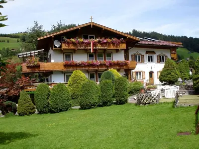 Ein Garten an der Unterkunft Appartements Jochum