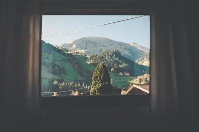 Ein allgemeiner Bergblick oder ein Berglick von der Ferienwohnung aus