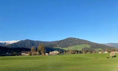 Ein allgemeiner Bergblick oder ein Berglick von der Ferienwohnung aus