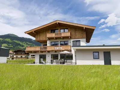Ein allgemeiner Bergblick oder ein Berglick von der Ferienwohnung aus
