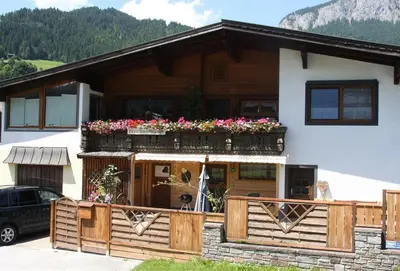Ein allgemeiner Bergblick oder ein Berglick von der Ferienwohnung aus