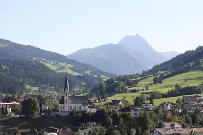 Ein allgemeiner Bergblick oder ein Berglick von der Ferienwohnung aus
