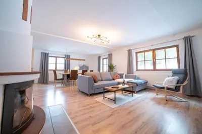 Ein Sitzbereich in der Unterkunft Ferienwohnung am Wald
