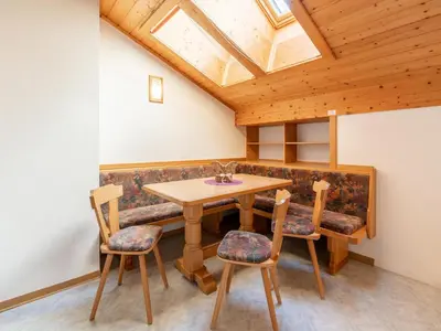 Ein Sitzbereich in der Unterkunft Beautiful apartment in Mittersill with balcony