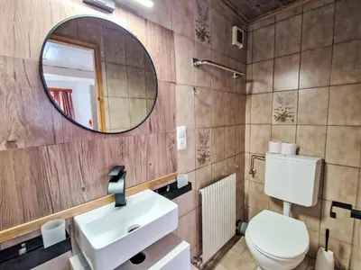 Ein Badezimmer in der Unterkunft Holiday Home Lamplberg by Interhome