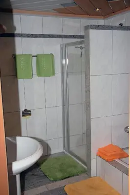 Ein Badezimmer in der Unterkunft Am Waldrand