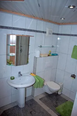 Ein Badezimmer in der Unterkunft Am Waldrand