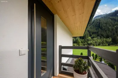 Ein allgemeiner Bergblick oder ein Berglick von der Ferienwohnung aus