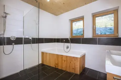 Ein Badezimmer in der Unterkunft Haus Rendl 1