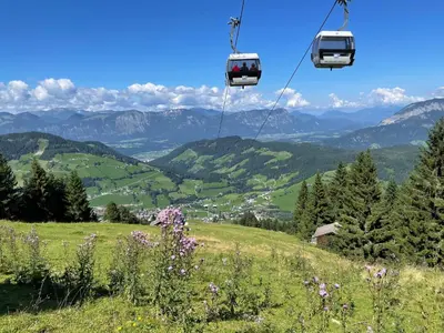 Ein allgemeiner Bergblick oder ein Berglick von der Ferienwohnung aus