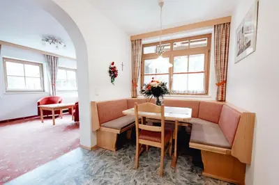 Ein Sitzbereich in der Unterkunft Zimmer & Ferienwohnungen Dandler