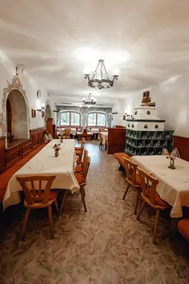 Ein Restaurant oder anderes Speiselokal in der Unterkunft Zimmer & Ferienwohnungen Dandler