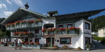 Das Gebäude in dem sich das Gasthaus befindet