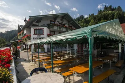 Das Gebäude in dem sich das Gasthaus befindet