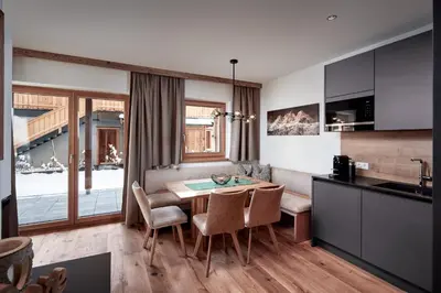 Küche/Küchenzeile in der Unterkunft Alpin Residenzen Buchensteinwand St. Ulrich by Alpina-Holiday
