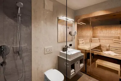 Ein Badezimmer in der Unterkunft Alpin Residenzen Buchensteinwand St. Ulrich by Alpina-Holiday