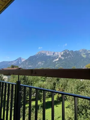 Ein allgemeiner Bergblick oder ein Berglick von der Ferienwohnung aus