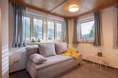 Ein Sitzbereich in der Unterkunft Appartement Schneeberger