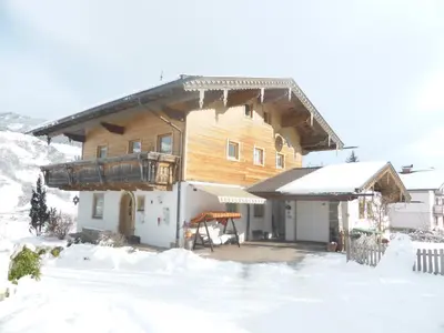 Haus Valder im Winter