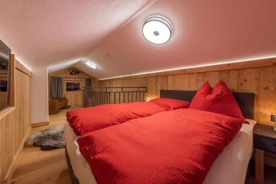 Ein Bett oder Betten in einem Zimmer der Unterkunft Chalet Fasserhäusl im Zillertal - Sauna ,Hot Tub, Kamin, ideal für Familien