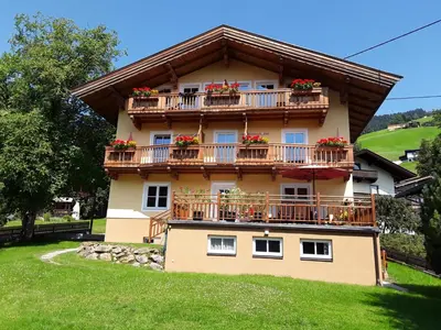 Das Gebäude in dem sich die Ferienwohnung befindet
