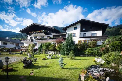 Ein allgemeiner Bergblick oder ein Berglick von der Pension aus