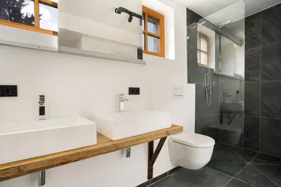 Ein Badezimmer in der Unterkunft KitzAlps Apartments by Alpine Host Helpers