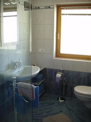 Ein Badezimmer in der Unterkunft Ferienwohnung Wohlfartstätter