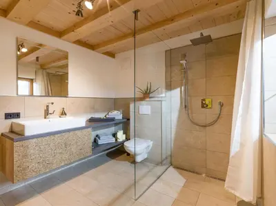 Ein Badezimmer in der Unterkunft Trattenbachhof
