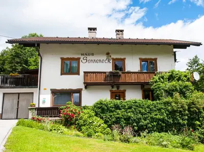 Das Gebäude in dem sich das Ferienhaus befindet
