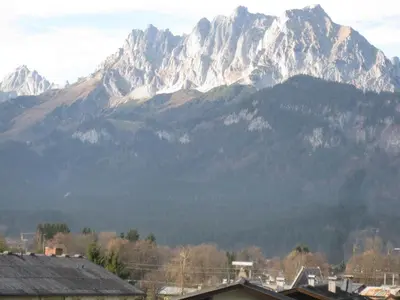Ein allgemeiner Bergblick oder ein Berglick von der Ferienwohnung aus