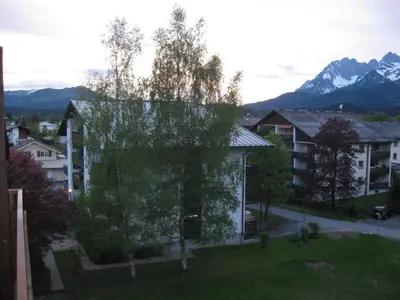 Ein allgemeiner Bergblick oder ein Berglick von der Ferienwohnung aus