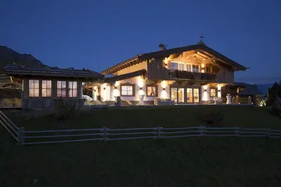 Das Gebäude in dem sich das Chalet befindet