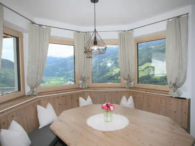 Ein allgemeiner Bergblick oder ein Berglick von der Ferienwohnung aus