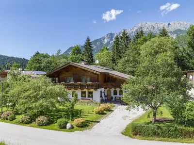 Ein allgemeiner Bergblick oder ein Berglick von der Ferienwohnung aus