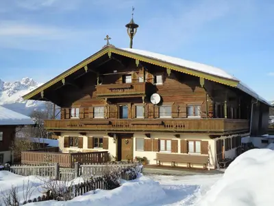 Das Gebäude in dem sich der Bauernhof befindet