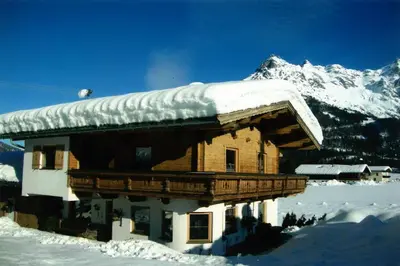 Ein allgemeiner Bergblick oder ein Berglick von der Villa aus