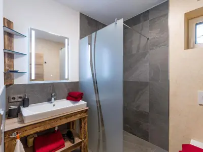 Ein Badezimmer in der Unterkunft Haus Hüttenberger
