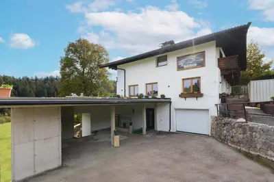 Das Gebäude in dem sich die Ferienwohnung befindet