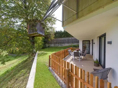 Ein Garten an der Unterkunft Haus Hüttenberger