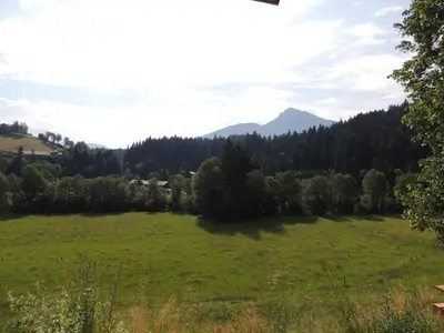 Ein allgemeiner Bergblick oder ein Berglick von der Ferienwohnung aus