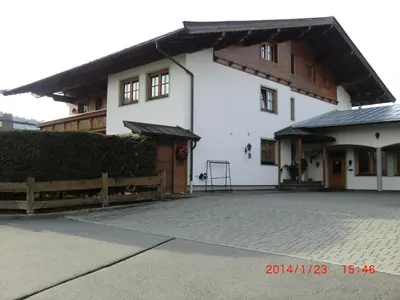 Das Gebäude in dem sich die Ferienwohnung befindet