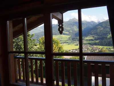 Ein allgemeiner Bergblick oder ein Berglick von des Chalets aus