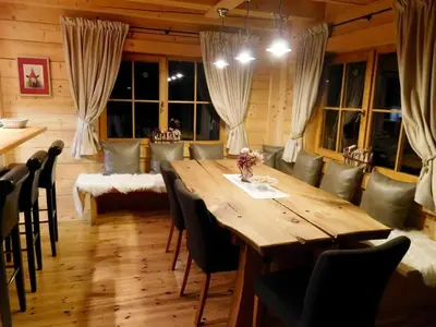 Ein Sitzbereich in der Unterkunft Chalet Sonnberg
