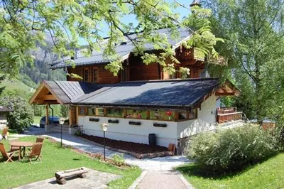 Ein Garten an der Unterkunft Landgasthof Kirchenwirt